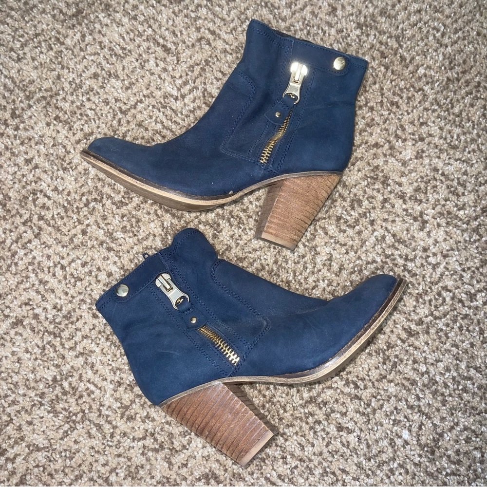 ✨ALDO Navy Leather Boots With Gold Hardware ✨